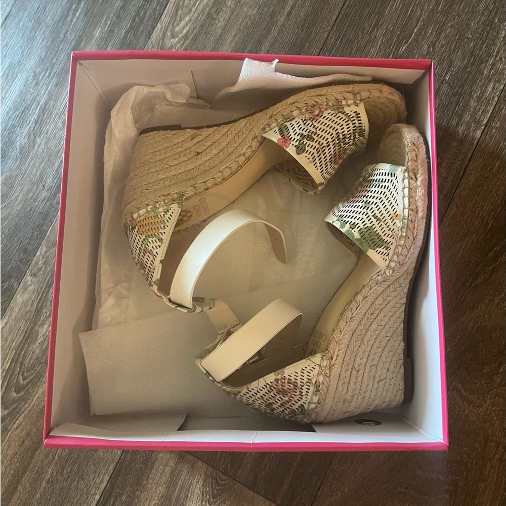Vince Camuto Sandals